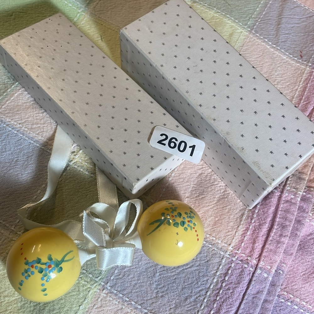 Yellow plastic Baby Rattle with Floral Design - Picture 4 of 4
